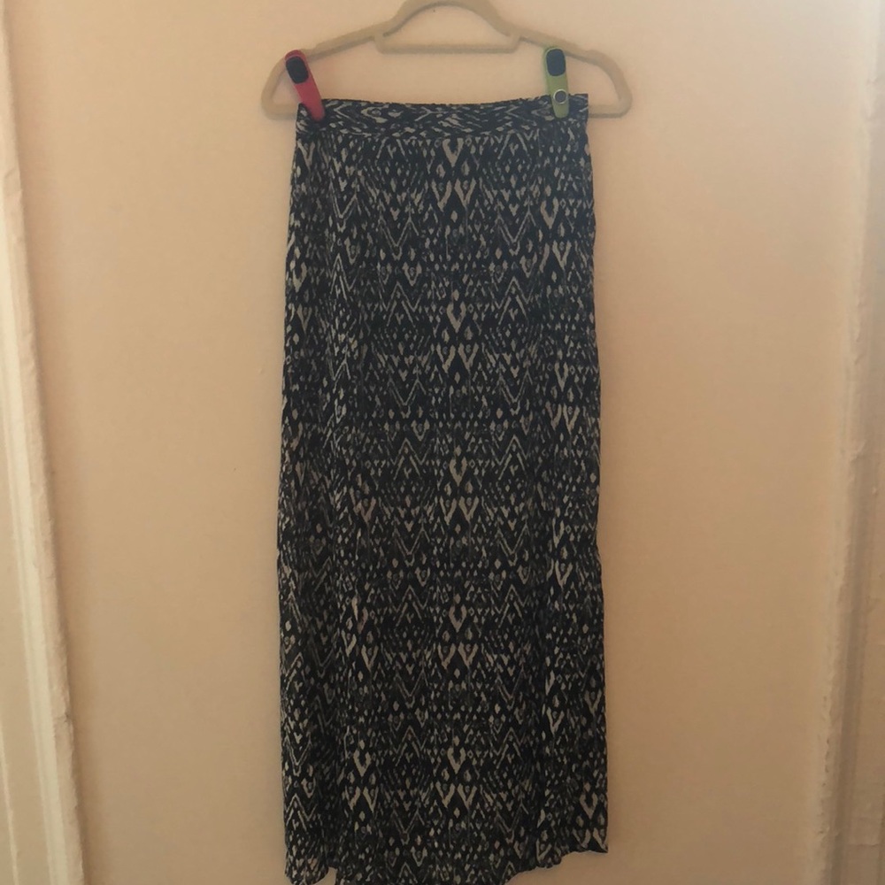 Maxi skirt with front slits